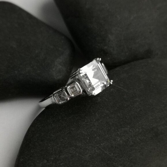 Emerald cut CZ Ring Sterling Silver size 8 - Picture 4 of 8